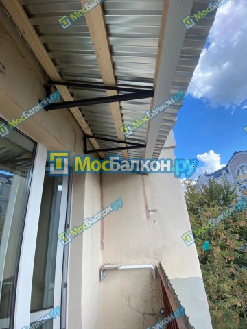 Крыша на балконе в Пушкино монтаж и ремонт по выгодной цене от МосБалкон