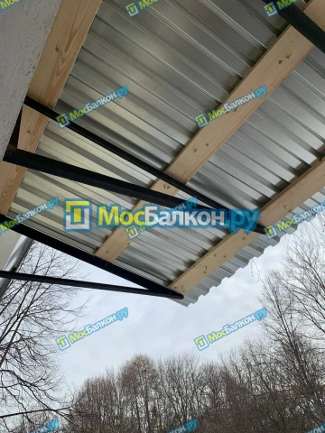 Крыша на балконе в Пушкино монтаж и ремонт по выгодной цене от МосБалкон