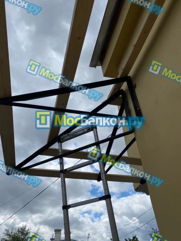 Крыша на балконе в Пушкино монтаж и ремонт по выгодной цене от МосБалкон
